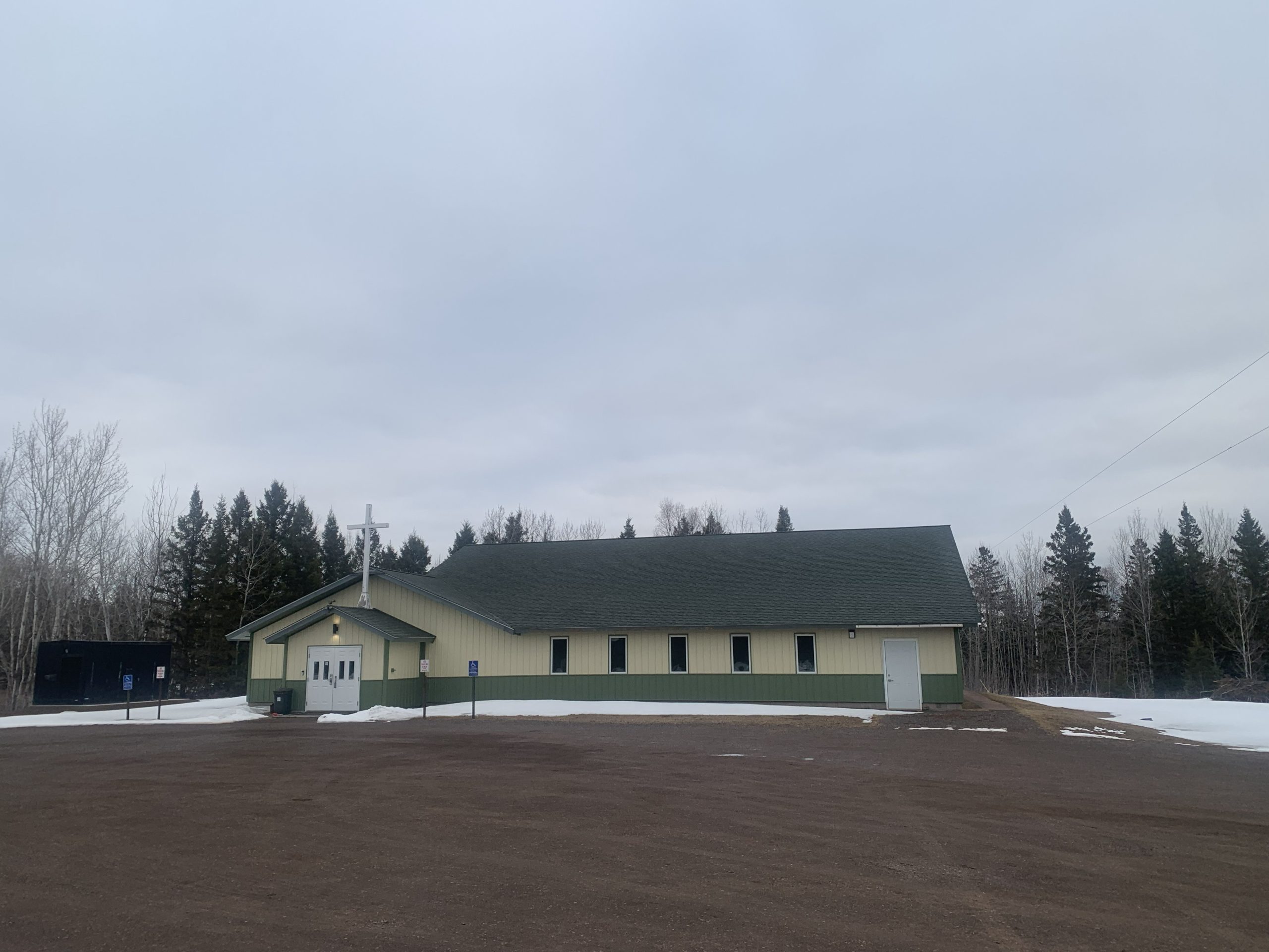 Wide view of the Anchor Point Church Two Harbors main entrance and parking lot at 973 Scenic Drive.