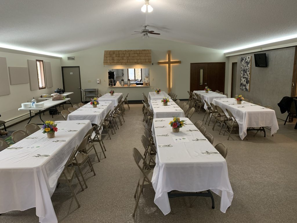 view of the dinning area before a potluck with decorative tables